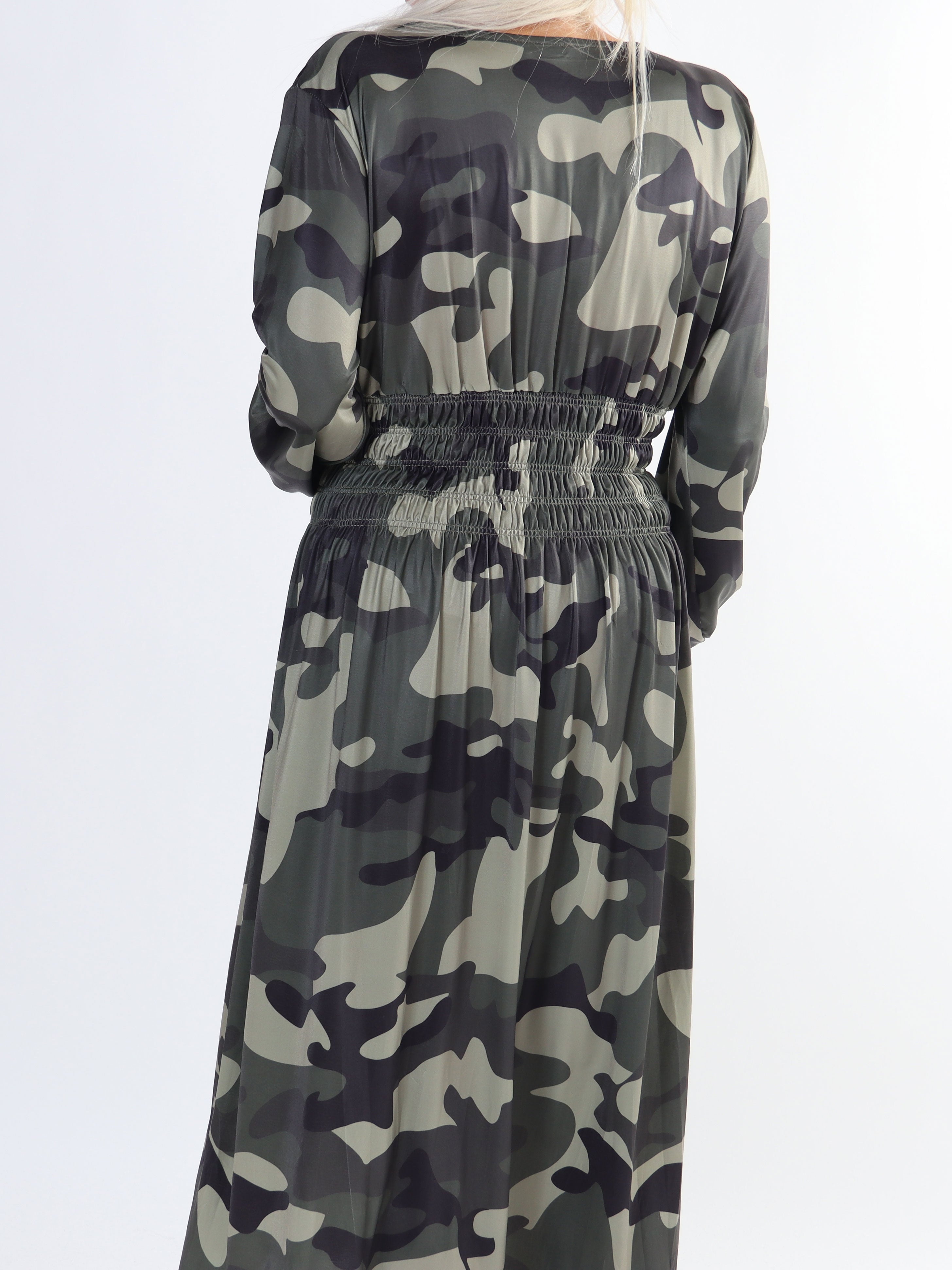 Pams Camo Midi L/S - Elastisk plus size kjole i camouflageprint